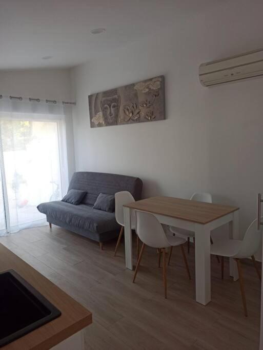 Maison, Rue Calme Dans Village Saint-Mitre-les-Remparts Esterno foto